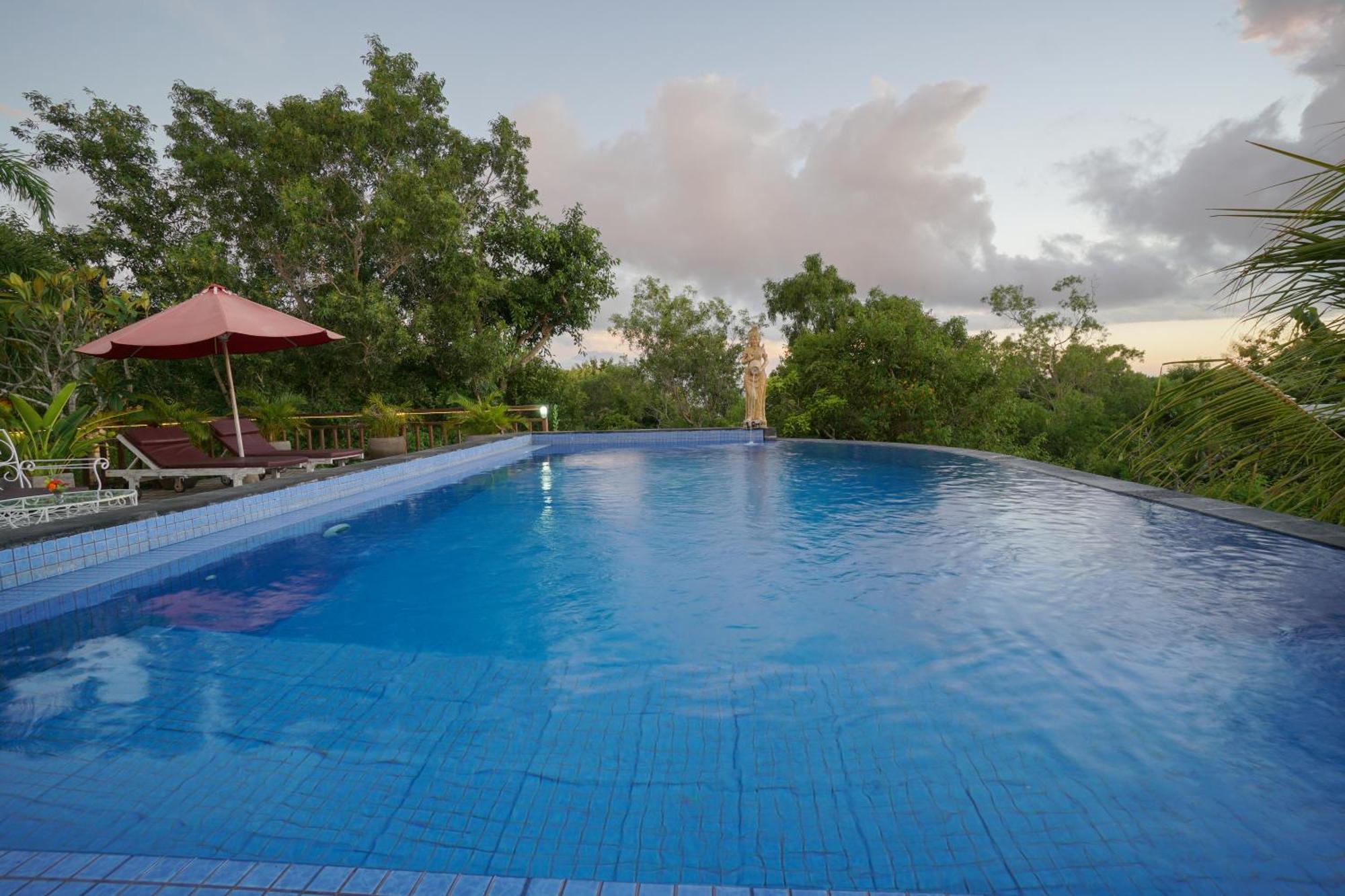 Innora Jungle Resort And Spa Batununggul Exterior foto